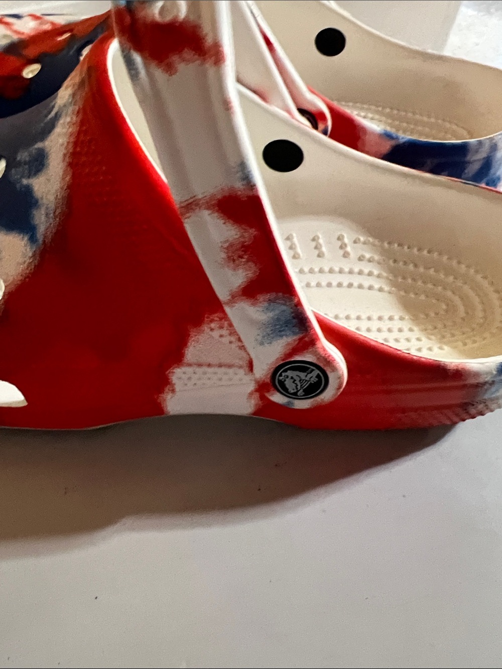 CROCS Tie-Dye Classic Clog in Red White Blue M10/W12 - Picture 5 of 16
